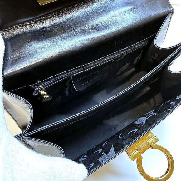 SALVATORE FERRAGAMO Black Shoulder Bag - Picture 7 of 9